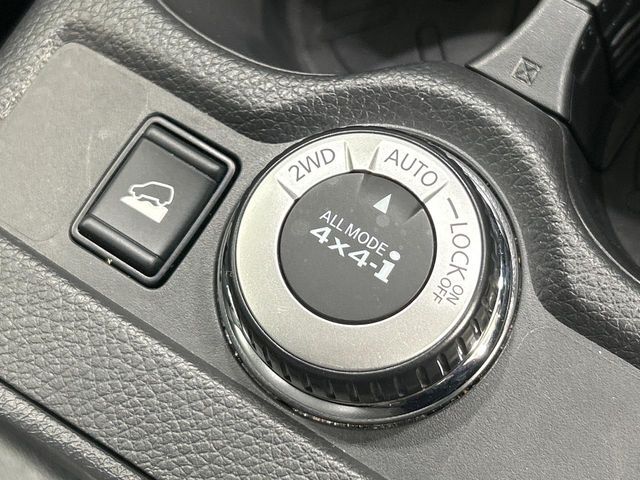 【オールモード4×4】2WD/4WDモードを手軽に切り替え可能。燃費重視の2WD、スタック時に役立つLOCK、AUTOモードでは4WDの配分を自動で調整し、路面状況を問わず安定した走りをサポート。