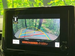 【バックカメラ】駐車時に後方がリアルタイム映像で確認できます。大型商業施設や立体駐車場での駐車時や、夜間のバック時に大活躍！運転スキルに関わらず、今や必須となった装備のひとつです！