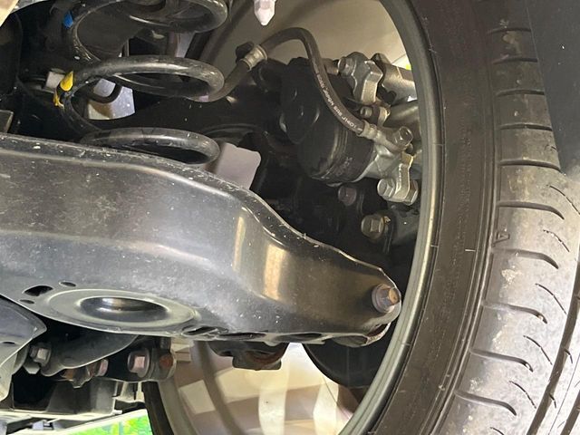 お車を安心してお乗りいただく為には、足回りの定期点検が欠かせません。サービスサポート（有償保証）では無料点検もご提供しており、安心のカーライフをお過ごしいただけるサポート体制が整っています。