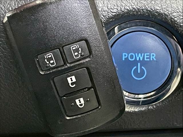 【スマートキー】車内へのアクセスやエンジン始動が楽々に行える今や必須アイテムのキー複製防止の「イモビライザー」まで備わっております。