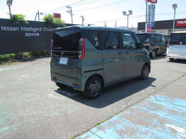 当社は全車、無料の「ワイド保証」付き。さらにプラス1年、2年の保証延長をご希望される方には有料で用意してます。全国2000以上の日産サービス工場がご愛車をサポートしてくれます。安心