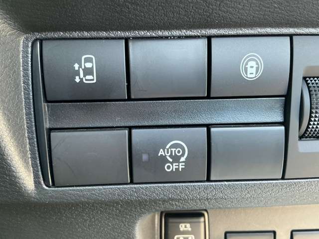運転席のスイッチを操作すると後部のスライドドアを開閉することができるんです。