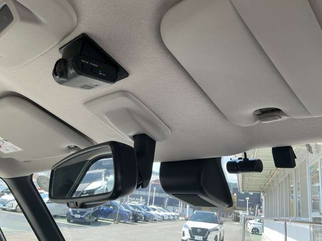 フロント+車内向きの純正ドライブレコーダー