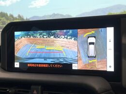 【パノラミックビューモニター】専用のカメラにより、上から見下ろしたような視点で360度クルマの周囲を確認することができます☆死角部分も確認しやすく、狭い場所での切り返しや駐車もスムーズに行えます。