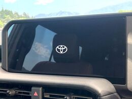 【12.3インチワイドナビ】高級感とインパクトのある大型ワイドナビを装備。各種オーディオ操作はもちろん、横長ワイド画面でのマップ2分割表示など、利便性も高いナビです♪