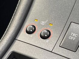 【シートヒーター】寒い日に重宝するシートヒーター！エアコンより早く温まってくれるので寒がりの人も安心ですね♪エアコンの温風は乾燥するから苦手、という方にもをおすすめです。