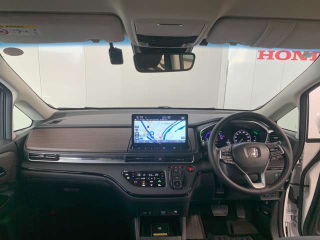 見通しの良い運転席回りとなっておりますので安心して運転をして頂けます！窓が大きいので明るく開放的な室内です