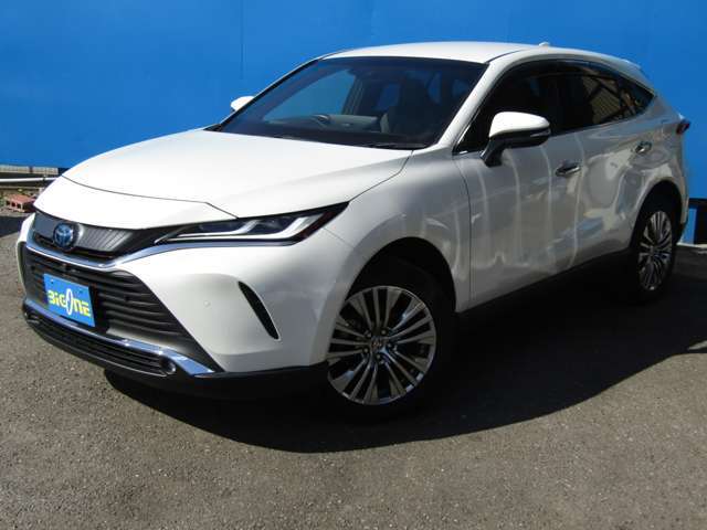 当社は自社工場にて整備を行いますので納車前の徹底的な整備により年式の古いお車でも安心してお乗り続けて頂くことができます。車検やオイル交換など軽整備まで当社サービススタッフになんでもお任せ下さい。
