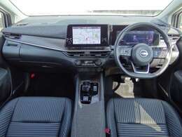 周囲が広く見わたせて、車両感覚もつかみやすく　足元も広々としてます。