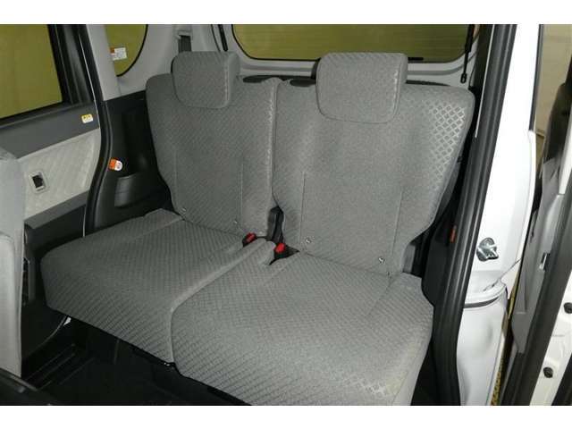 ゆとりある広々とした車内空間は、ドライブを始め買い物やレジャーなど、幅広く活躍します。一人でもみんなとでもお出かけを楽しみましょう！