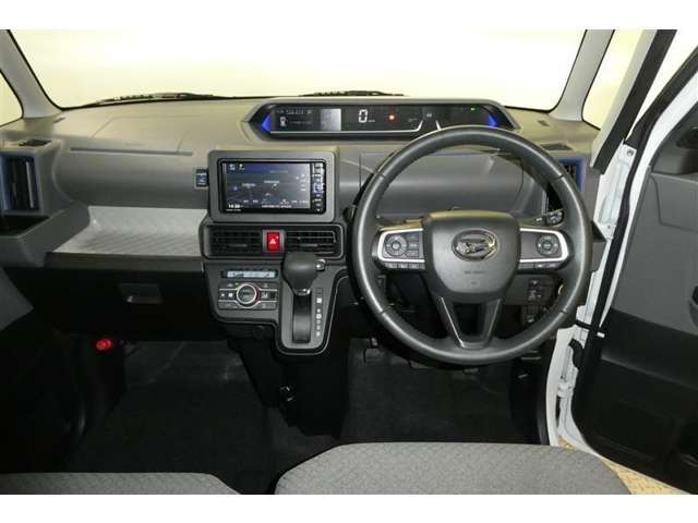 見通しのよいすっきりとした視界で、誰でも運転しやすいです。運転のしやすさは疲れにくさにも繋がりますよ♪