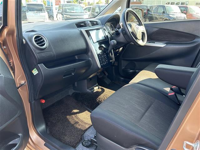 気になる車はすぐにお問い合わせください！右のカーセンサー専用無料ダイヤルから、専門スタッフがお車のご質問にお答えいたします！