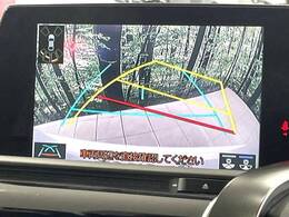 【バックカメラ】駐車時に後方がリアルタイム映像で確認できます。大型商業施設や立体駐車場での駐車時や、夜間のバック時に大活躍！運転スキルに関わらず、今や必須となった装備のひとつです！