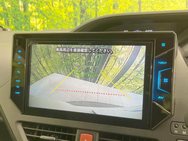 【バックカメラ】駐車時に後方がリアルタイム映像で確認できます。大型商業施設や立体駐車場での駐車時や、夜間のバック時に大活躍！運転スキルに関わらず、今や必須となった装備のひとつです！