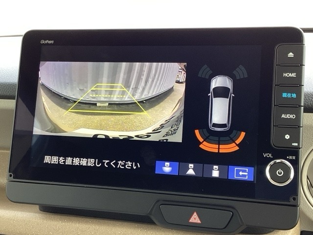 バックカメラも装備しております。車庫入れの苦手なお客様も安心！重宝してくれます！