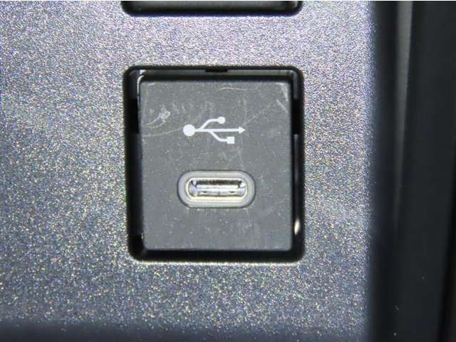 USB端子を装備しております。