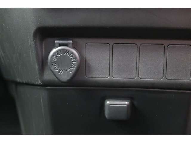 【アクセサリーソケット】12Vのカー用品等の電源供給が可能です。
