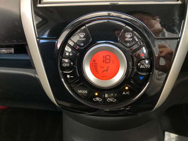 ◆エアコン◆温度の設定をしてAUTOボタンを押すだけ簡単。車内を快適な温度に保ってくれます。