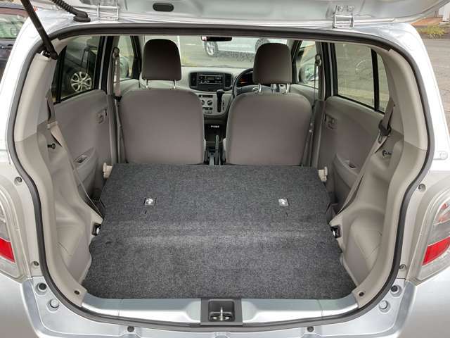 Dashは女性の方でも安心してご来店頂けるような、明るくて綺麗な事務所です。お客様の担当は、全て経験豊富な弊社社員が務めさせていただきますので、お車のことなら何でもご相談下さいませ！