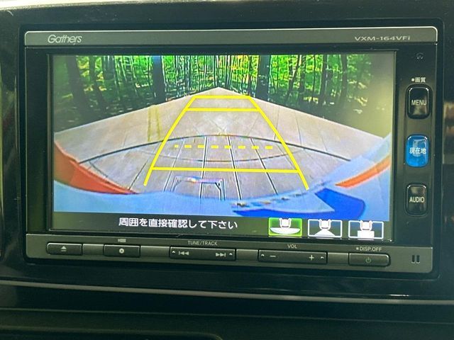 【バックカメラ】駐車時に後方がリアルタイム映像で確認できます。大型商業施設や立体駐車場での駐車時や、夜間のバック時に大活躍！運転スキルに関わらず、今や必須となった装備のひとつです！