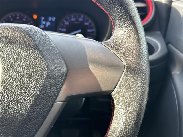 【ハンドル】『ハンドル/ステアリング』の画像になります。写真の内容に関してご不明点、ご質問等がございましたらお気軽にガリバー店舗までお問い合わせください。