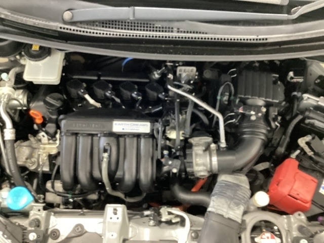 ホンダスタッフがしっかり整備して保証付きにてお渡し致します。エンジンルーム＆室内ルームともにクリーニング済みで清潔です。快適なドライブをお楽しみください。
