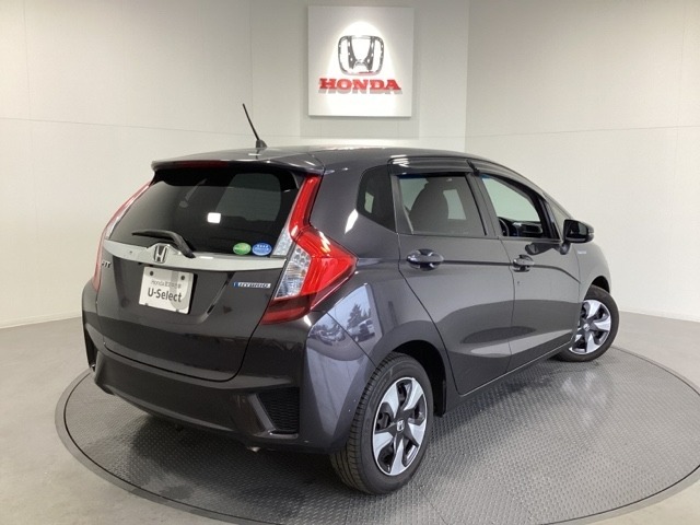 【Honda認定中古車 U-Select】　は3つの安心をお約束します。　1　Hondaのプロが整備した安心。 2　第三者機関がチェックした安心。　3　購入後もHondaが保証する安心。