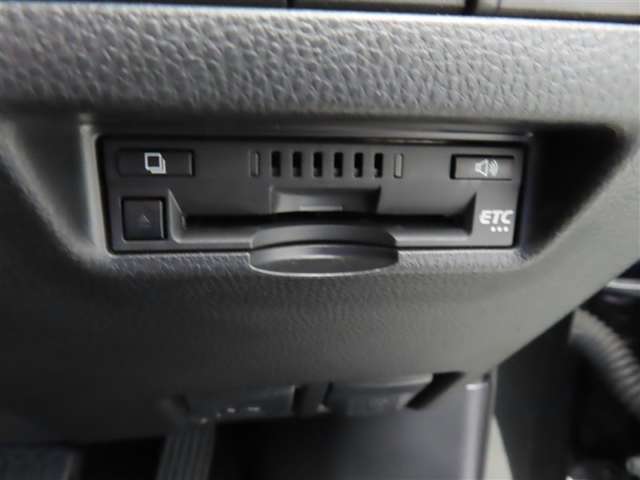 ETCを装備しています。高速道路の料金が後払いなので、料金所で止まることが無く、ノンストップでスイスイ進めます。
