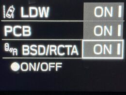 【リヤクロストラフィックアラート（RCTA）】駐車スペースから出る時に後方を横切ろうと接近してくる車両を検知しお知らせします。ショッピングモールなど大型商業施設の混雑した駐車場でも安心ですね♪