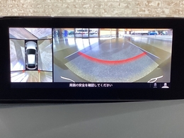 バック時も360°ビューモニターですっきり確認できます。通常、広角と選べて便利です。