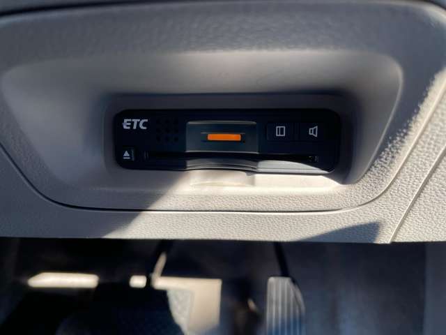 純正ビルトインETC☆　高速道路のインターチェンジも楽々通過♪　ハンドル下でカードが見え辛く防犯対策にも！　【無料電話】0078-6003-206896　【LINE　ID】07020337089で検索