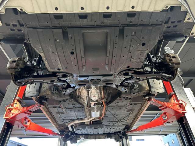 下廻り前方から☆　しっかりメンテナンスして頂いていたようで、サビが少なくキレイな状態！じっくりご覧下さい♪【無料電話】0078-6003-206896　【LINE　ID】07020337089で検索♪