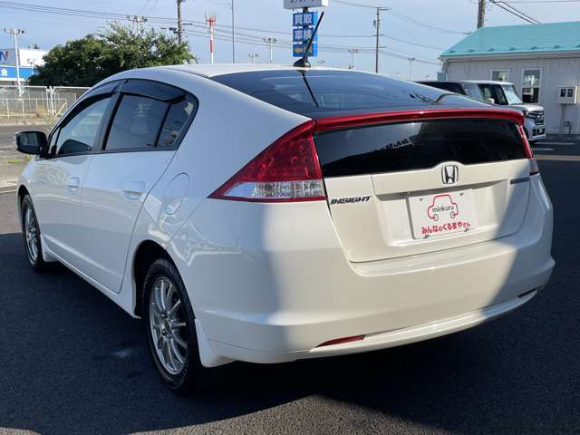 左後から☆　年式相の小さなキズや凹みはありますが全体的にかなりキレイ！　　　　　　　じっくりご覧下さい♪　【無料電話】0078-6003-206896　【LINE　ID】07020337089で検索♪