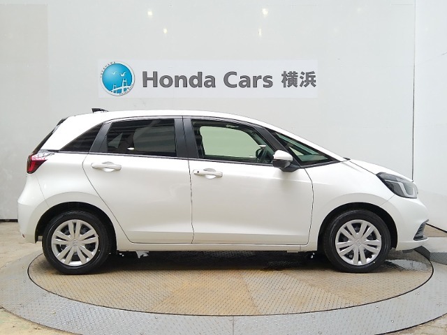 全長399cm、幅169cm、高さ154cmのお車になります。