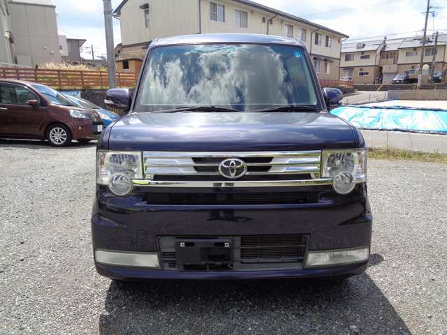 お客様から直接買い取った車を中心に限られたスペースで販売しているため流通コストが異なります。そのため、在庫車の回転が早く入庫後1日売れちゃうこともあります。カーセンサー　フリー電話：0078-6002-569407