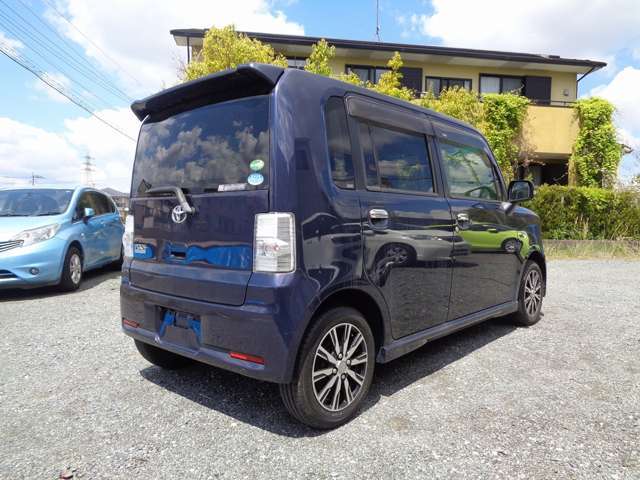 人件費や固定費を削減することで、中古車を安く提供しております。場所は大野城のハンズマンさんの近くです。どんな車でも下取りさせて頂きますのでご来店お待ちしております。