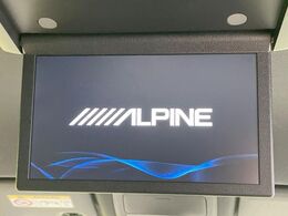 【フリップダウンモニター】大画面モニターで後席でもエンタメをお楽しみいただけます。小さなお子様にも大人気の装備です♪