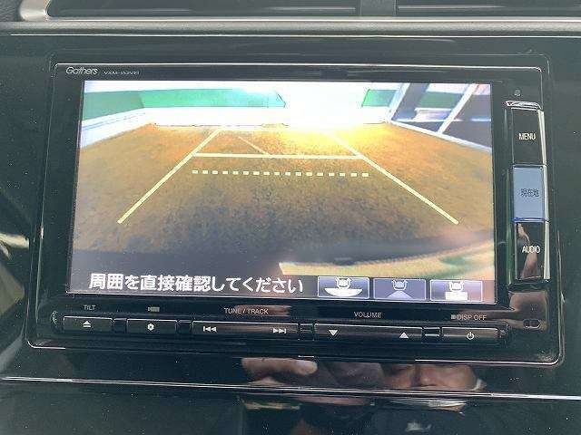 バックカメラがついて後方確認が簡単にできます！苦手としている車庫入れ等も安心して出来ますね！凄く需要の高い装備ですので、最初から付いていれば言う事なしですよね！？