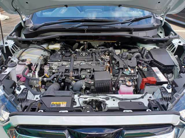 納車前の法定点検整備時にエンジンオイルとオイルエレメントは必ず新品に交換させて頂きます。その他オイル類・ベルト類・バッテリー・消耗品等も必要に応じ整備・交換致します。安心してドライブをお楽しみ下さい。