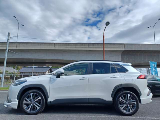 大好評ボディコーティング！納車前にガラス系コーティングを施工する事によって大切な愛車のボディを1年間守ってくれます。ノーメンテナンス、洗車だけで1年間耐久！3年間耐久のコーティングプランも御座います。