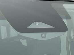 【　衝突被害軽減ブレーキ　】衝突軽減ブレーキ付き♪誤操作で万が一、前方の車に衝突しそうになった際に自動でブレーキが作動し衝突の被害を軽減します！