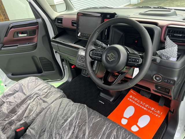 【ステアリングスイッチ】運転中、前方から目線をそらすことなく、オーディオ等の操作が可能な便利機能！安心＆快適なドライブを演出してくれます