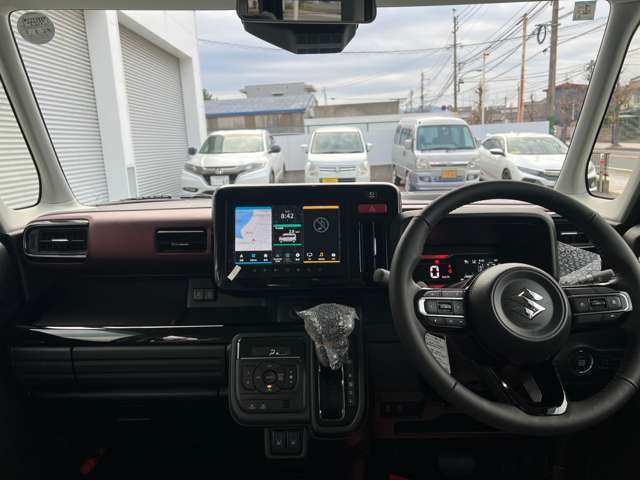 運転席からの視界が左右に広く、隅々まではっきりと見渡せます。クルマの前端も把握しやすく安心して運転できます。