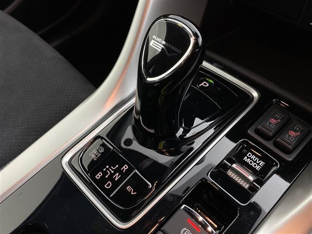 【シフトレバー】『シフトレバー』の画像になります。写真の内容に関してご不明点、ご質問等がございましたらお気軽にガリバー店舗までお問い合わせください。