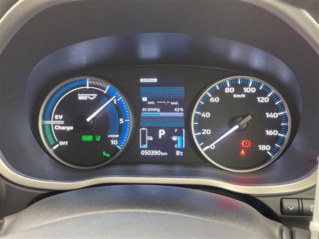 【スピードメーター】『スピードメーター』の画像になります。メーターがシンプルで見やすく運転しやすいですね！