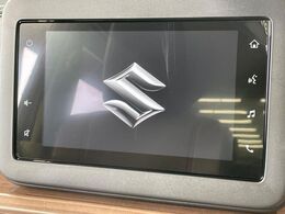 【ディスプレイオーディオ】お持ちのスマホやMP3プレイヤーとの無線接続で音楽再生が可能！コードで繋ぐわずらわしさも無く、手軽にお気に入りの音楽を楽しめます。