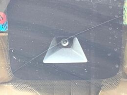 【インテリジェントエマージェンシーブレーキ】フロントカメラで前方の車両や歩行者を検知。衝突しそうな時は衝突被害軽減ブレーキが作動、衝突回避をサポート。より安全にドライブをお楽しみいただけます。