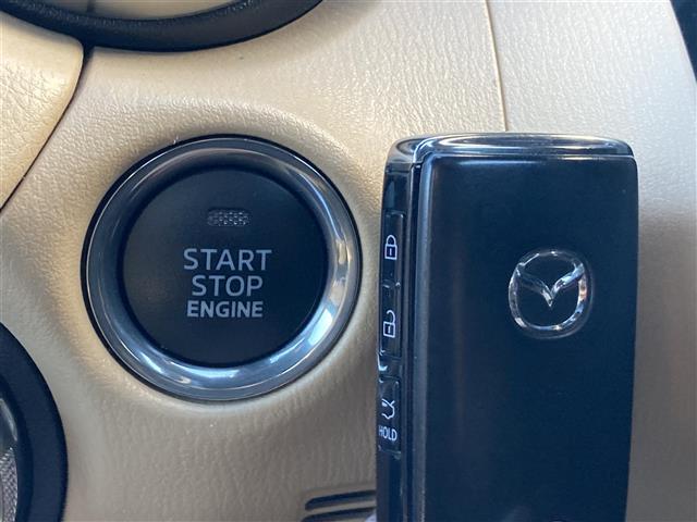 【　スマートキー・プッシュスタート　】鍵を挿さずにポケットに入れたまま鍵の開閉、エンジンの始動まで行えます。