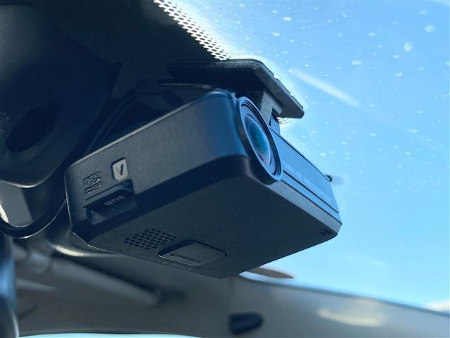 【　ドライブレコーダー　】運転中の記録を残します。事故などを起こした起こされた時の証拠を残します。