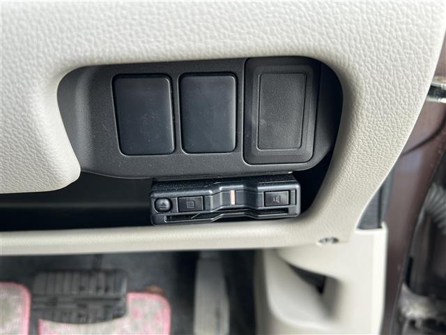 【ETC】有料道路を利用する際に料金所で停止することなく通過できる、ETC車載器（ノンストップ自動料金収受システム機器）が装備されています。セットアップを行うことで利用可能になります。
